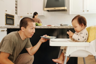 Comment gérer les repas difficiles : Conseils pour les bébés qui refusent de manger