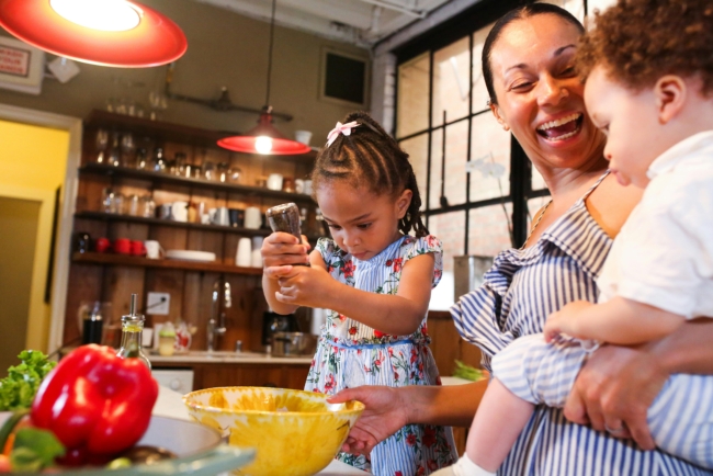 Les bienfaits des épices douces (et du curry !) dans l’alimentation de bébé : une découverte sensorielle