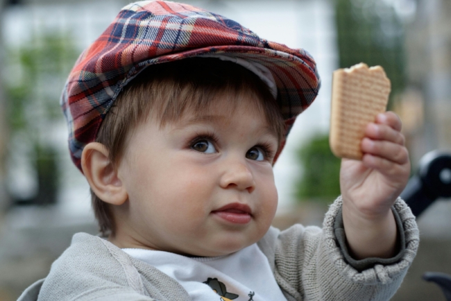 Les collations saines : un petit rituel qui compte pour bébé